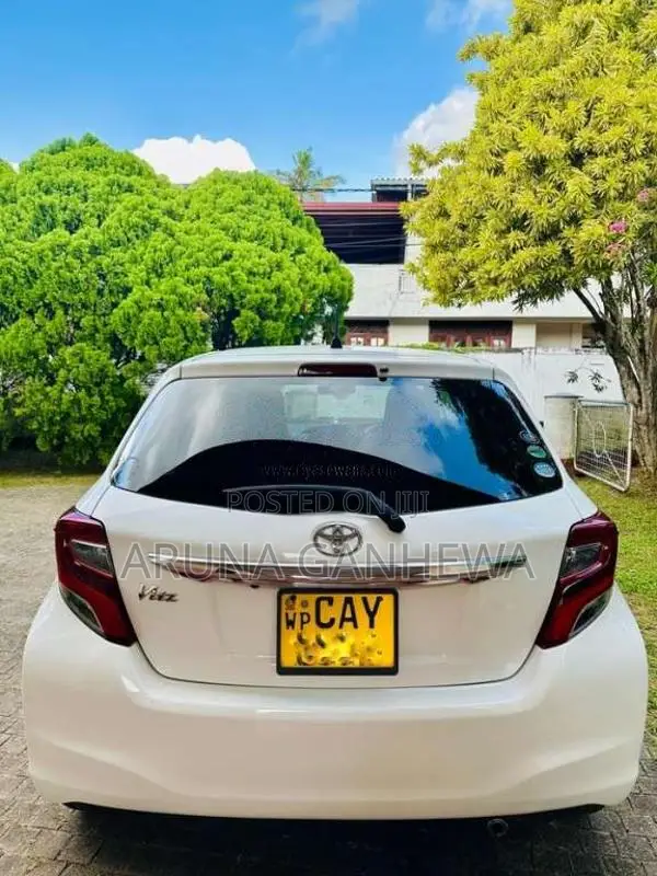 Toyota Vitz 2015 Car (Used)