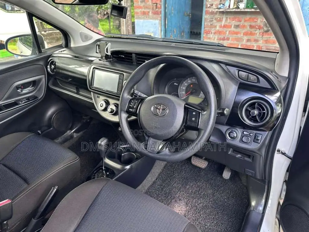 Toyota Vitz 2017 Car (Used)