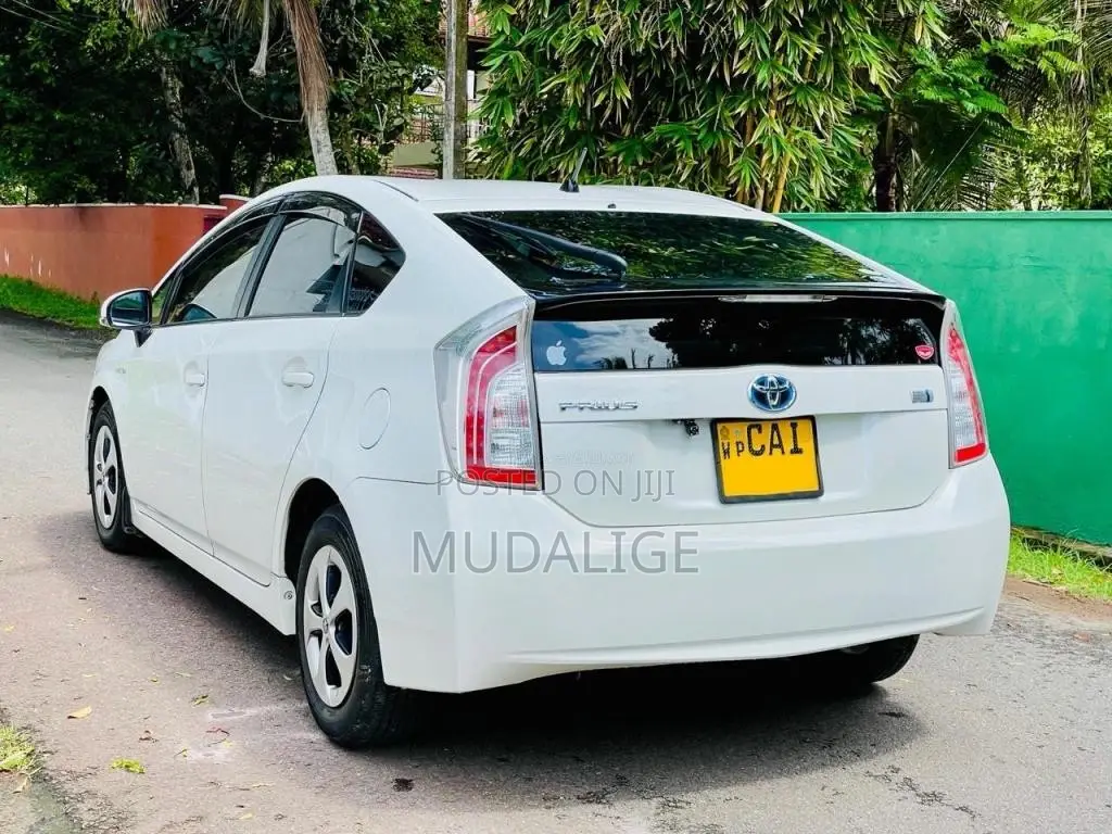 Toyota Prius S Led 2015 Car (Used)