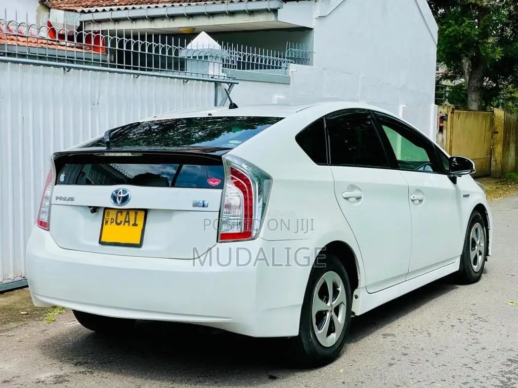 Toyota Prius S Led 2015 Car (Used)
