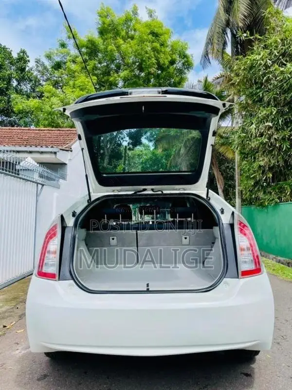Toyota Prius S Led 2015 Car (Used)