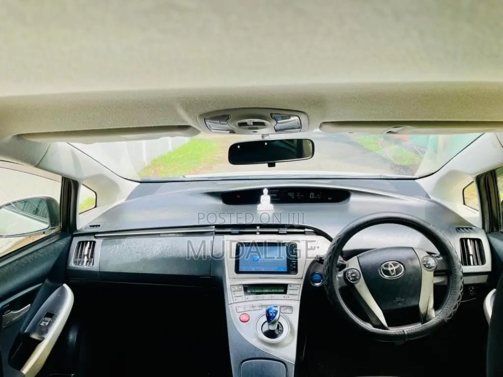 Toyota Prius S Led 2015 Car (Used)