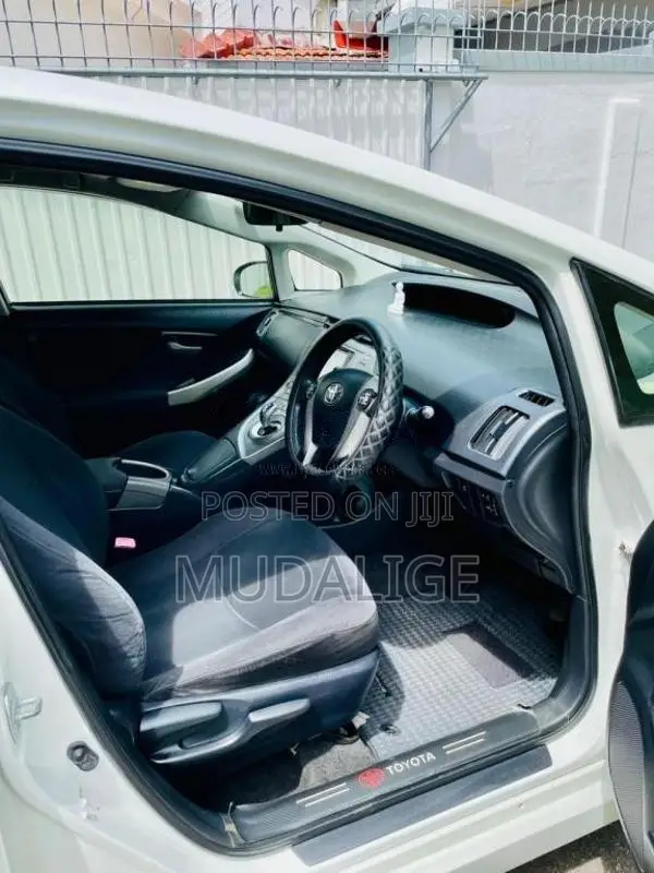 Toyota Prius S Led 2015 Car (Used)