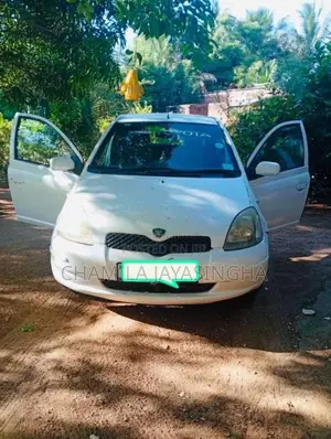 Toyota Vitz 2000 Car (Used)