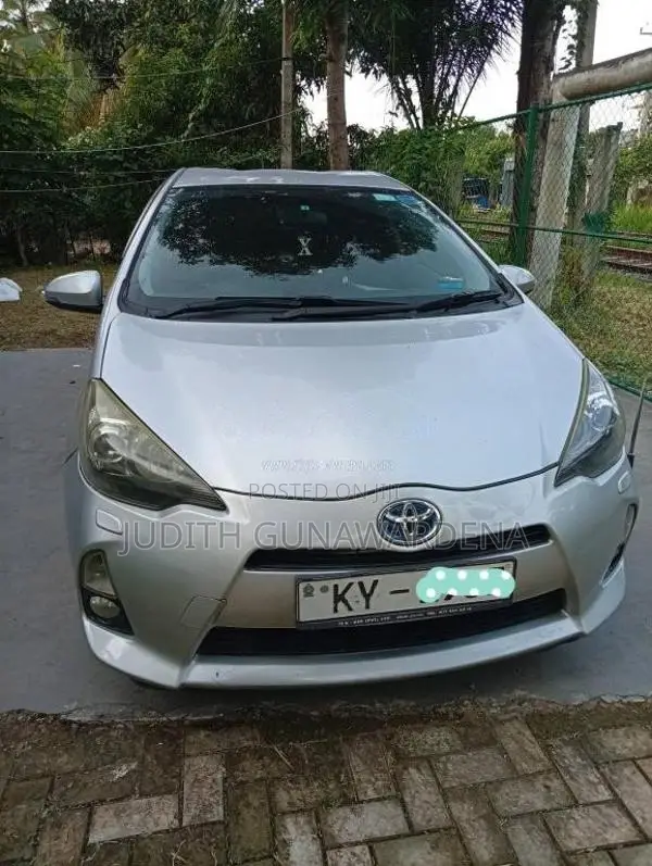 Toyota Aqua 2013 Car (Used)