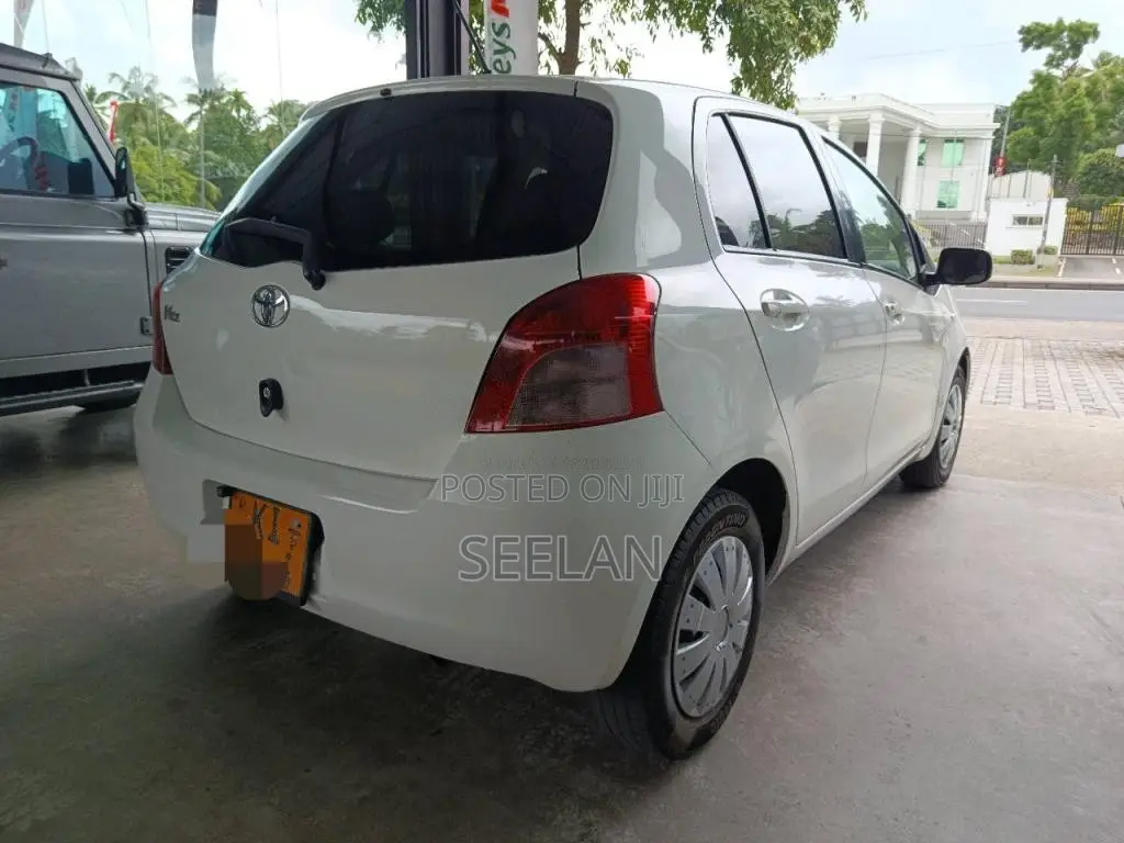 Toyota Vitz 2007 Car (Used)