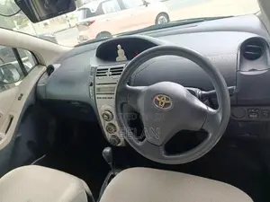 Toyota Vitz 2007 Car (Used)