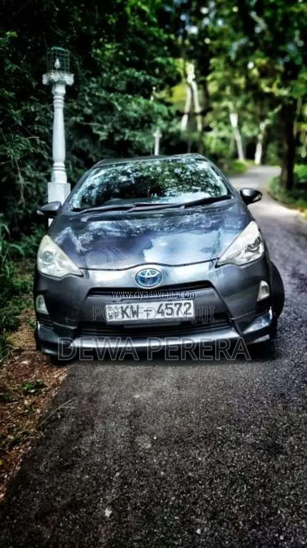 Toyota Aqua 2012 Car (Used)