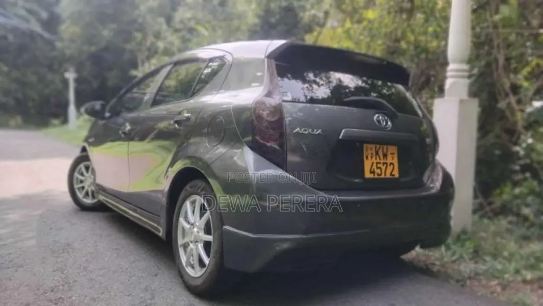 Toyota Aqua 2012 Car (Used)