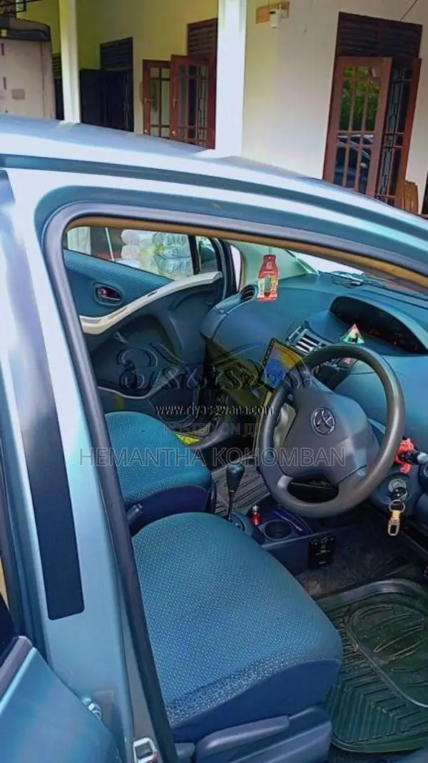 Toyota Vitz 2008 Car (Used)