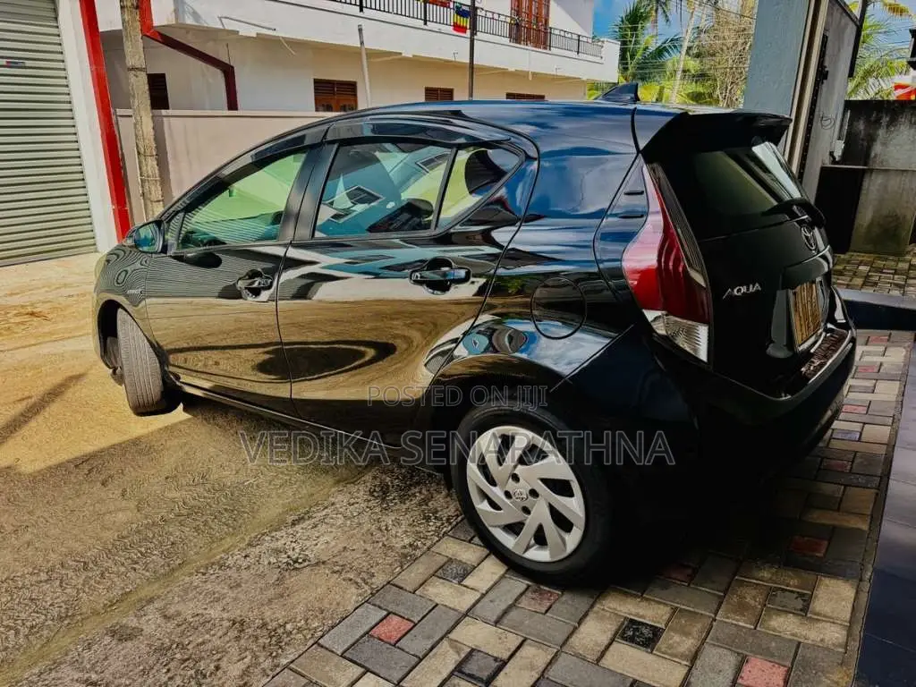 Toyota Aqua 2015 Car (Used)