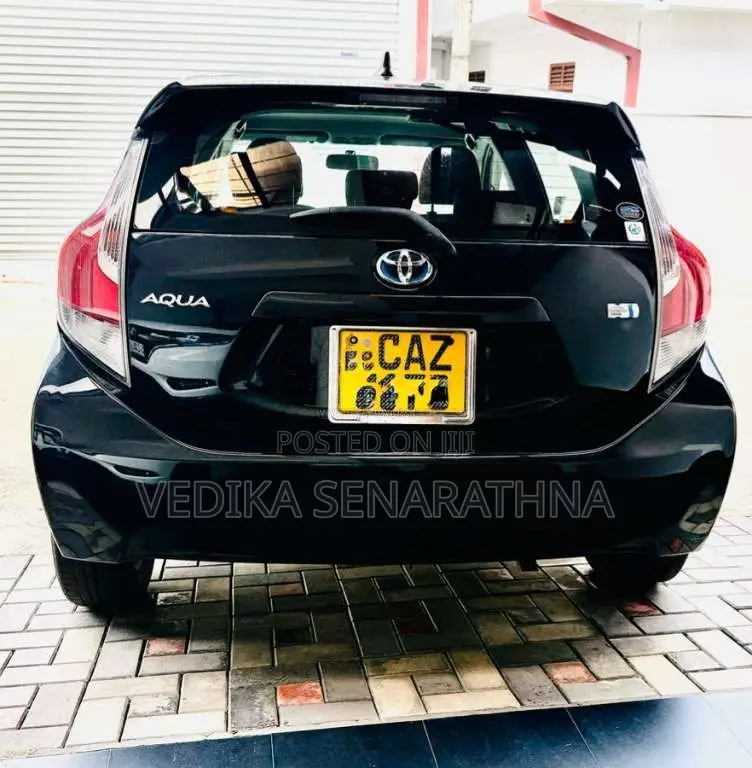 Toyota Aqua 2015 Car (Used)