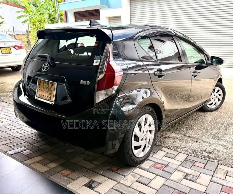 Toyota Aqua 2015 Car (Used)