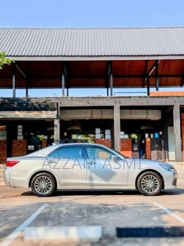 Toyota Crown 2013 Car (Used)