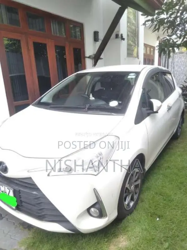 Toyota Vitz 2018 Car (Used)