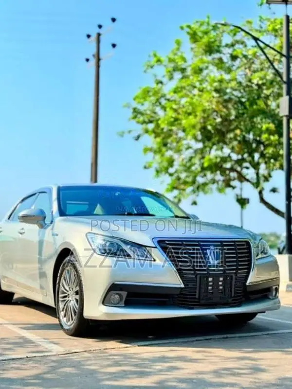 Toyota Crown 2013 Car (Used)