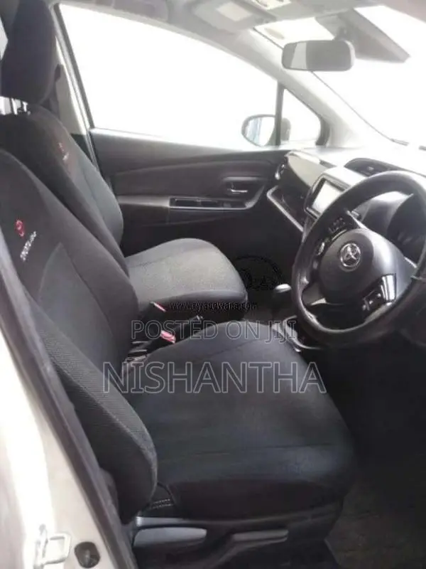 Toyota Vitz 2018 Car (Used)