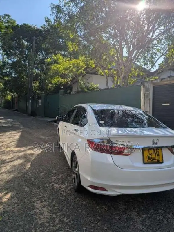 Honda Grace 2015 Car (Used)