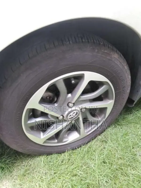 Toyota Vitz 2018 Car (Used)