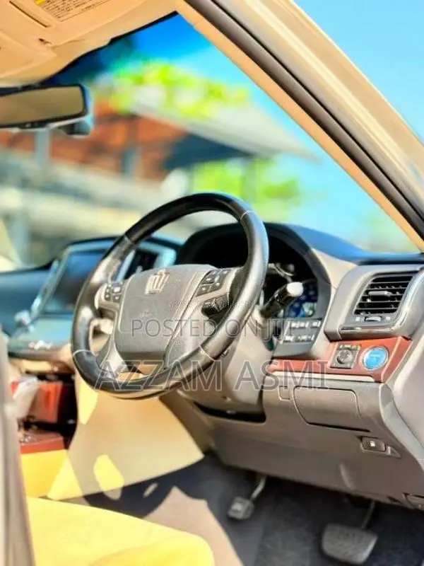 Toyota Crown 2013 Car (Used)