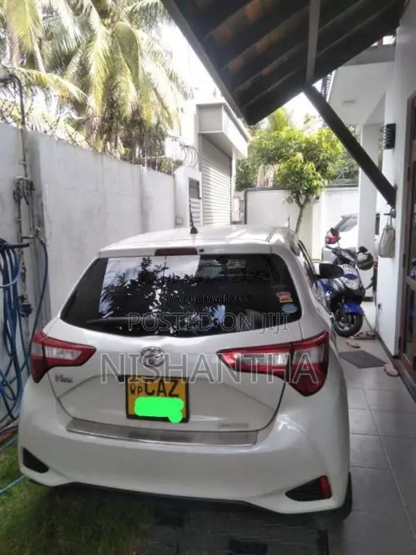 Toyota Vitz 2018 Car (Used)