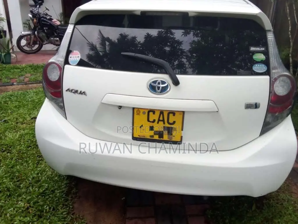 Toyota Aqua 2012 Car (Used)