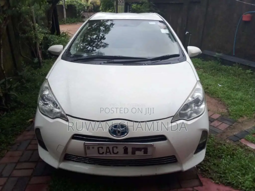Toyota Aqua 2012 Car (Used)