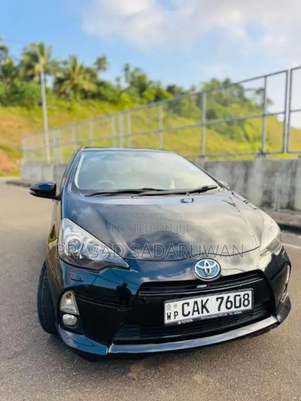 Toyota Aqua 2012 Car (Used)