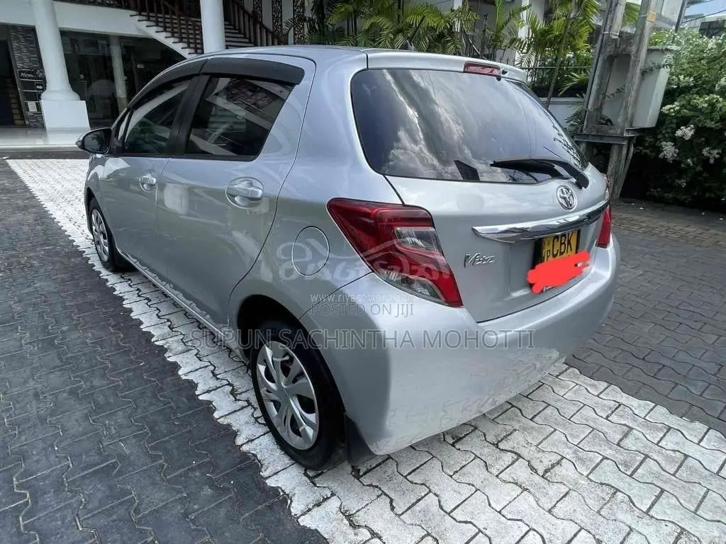 Toyota Vitz 2017 Car (Used)