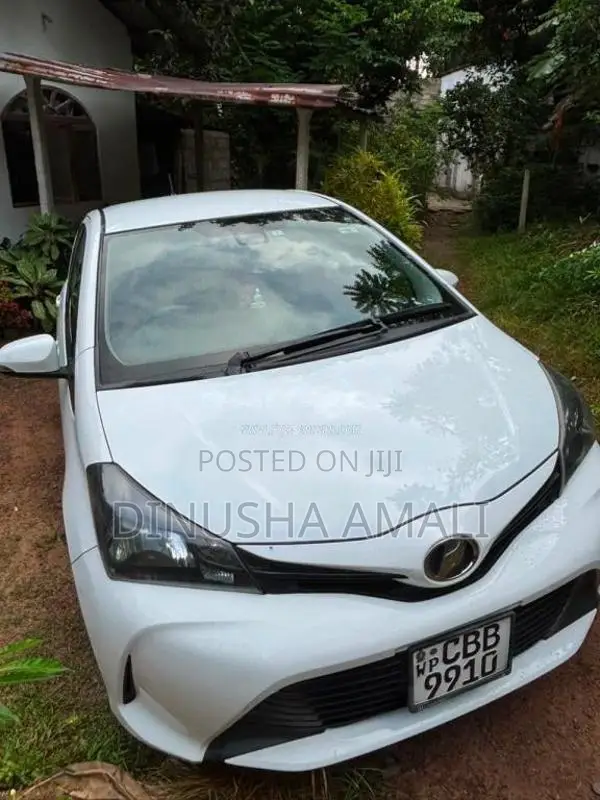Toyota Vitz 2015 Car (Used)