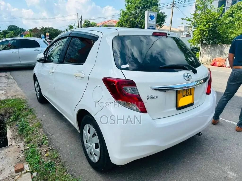 Toyota Vitz 2016 Car (Used)
