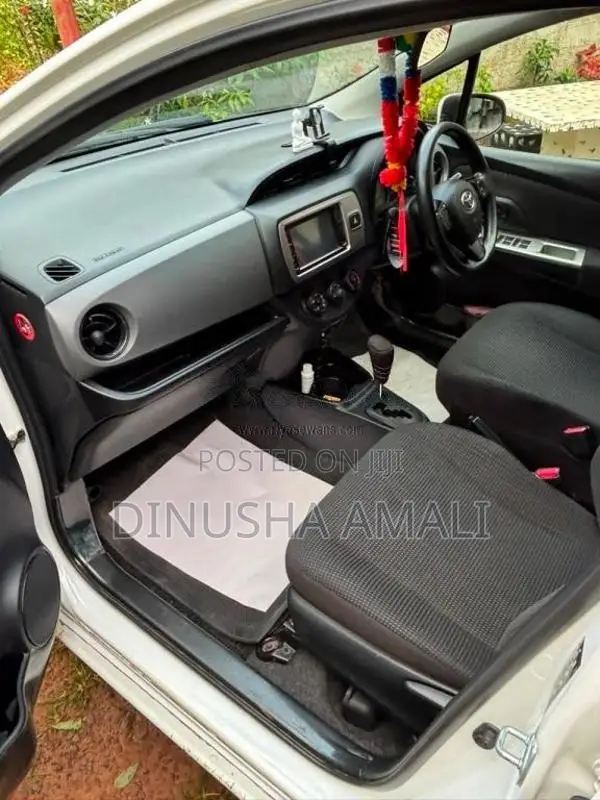 Toyota Vitz 2015 Car (Used)