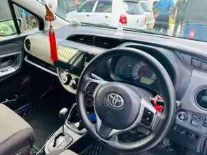 Toyota Vitz 2016 Car (Used)