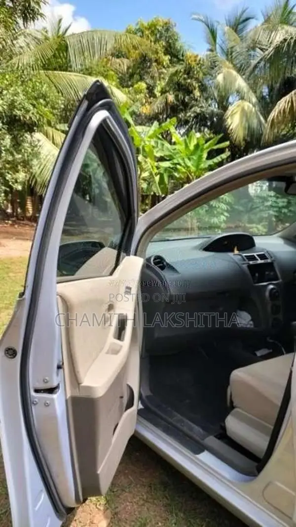 Toyota Vitz 2009 Car (Used)