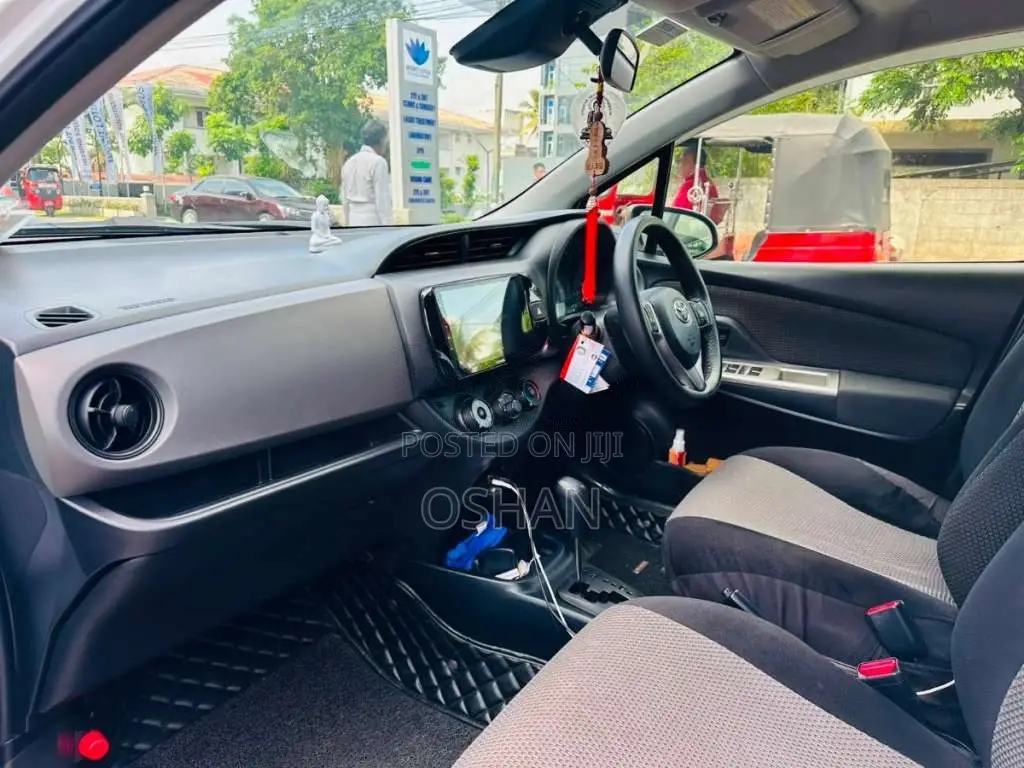 Toyota Vitz 2016 Car (Used)