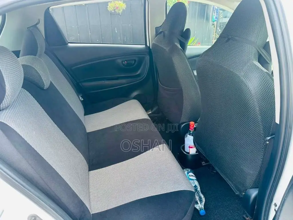Toyota Vitz 2016 Car (Used)