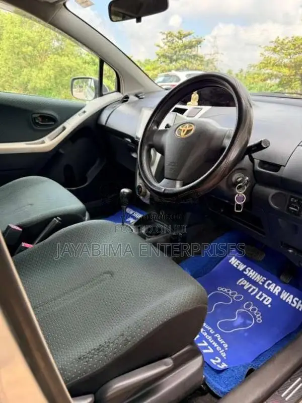 Toyota Vitz 2007 Car (Used)