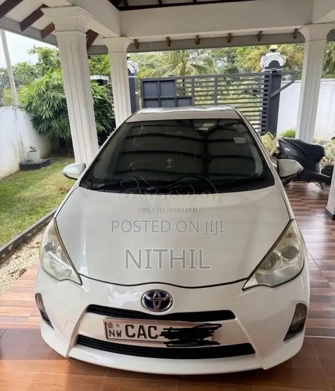 Toyota Aqua 2014 Car (Used)
