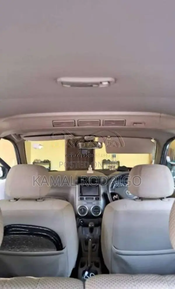 Toyota Avanza 2011 Car (Used)