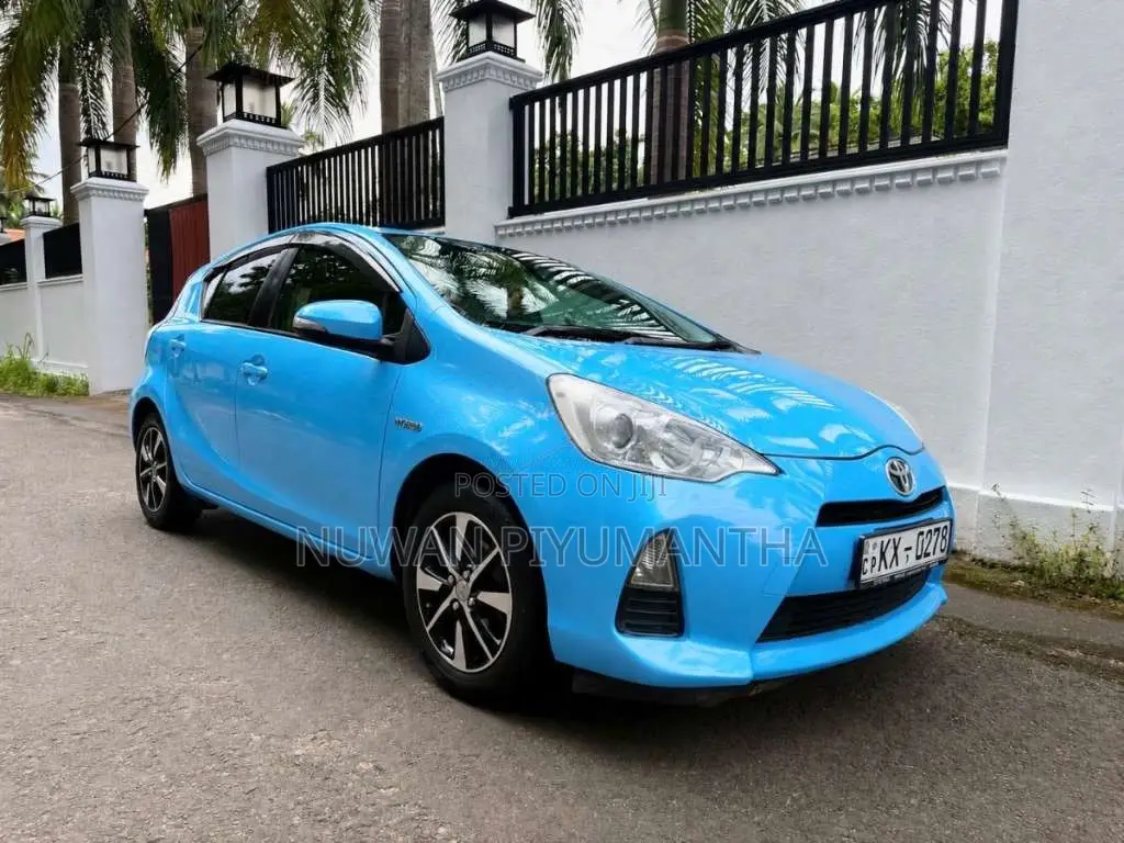 Toyota Aqua S Limited 2012 Car (Used)