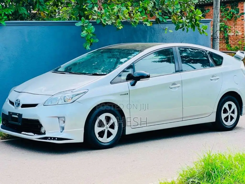 Toyota Prius 2013 Car (Used)