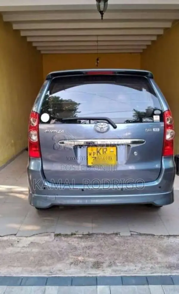 Toyota Avanza 2011 Car (Used)