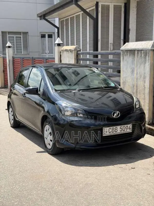 Toyota Vitz 2016 Car (Used)