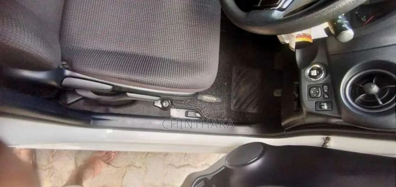 Toyota Vitz 2018 Car (Used)
