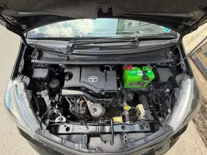 Toyota Vitz 2016 Car (Used)
