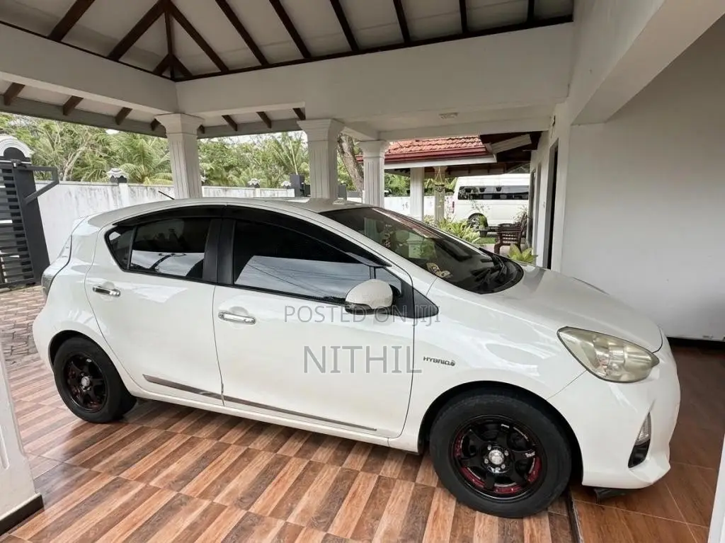 Toyota Aqua 2014 Car (Used)