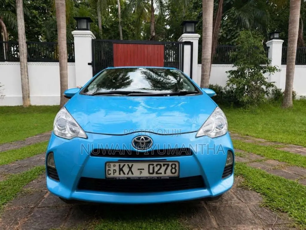 Toyota Aqua S Limited 2012 Car (Used)