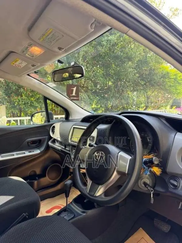 Toyota Vitz 2016 Car (Used)