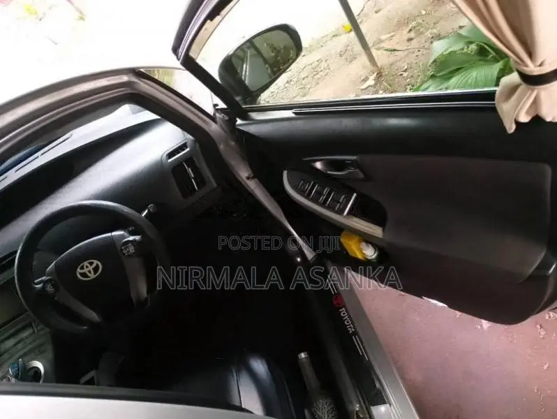 Toyota Prius 2012 Car (Used)