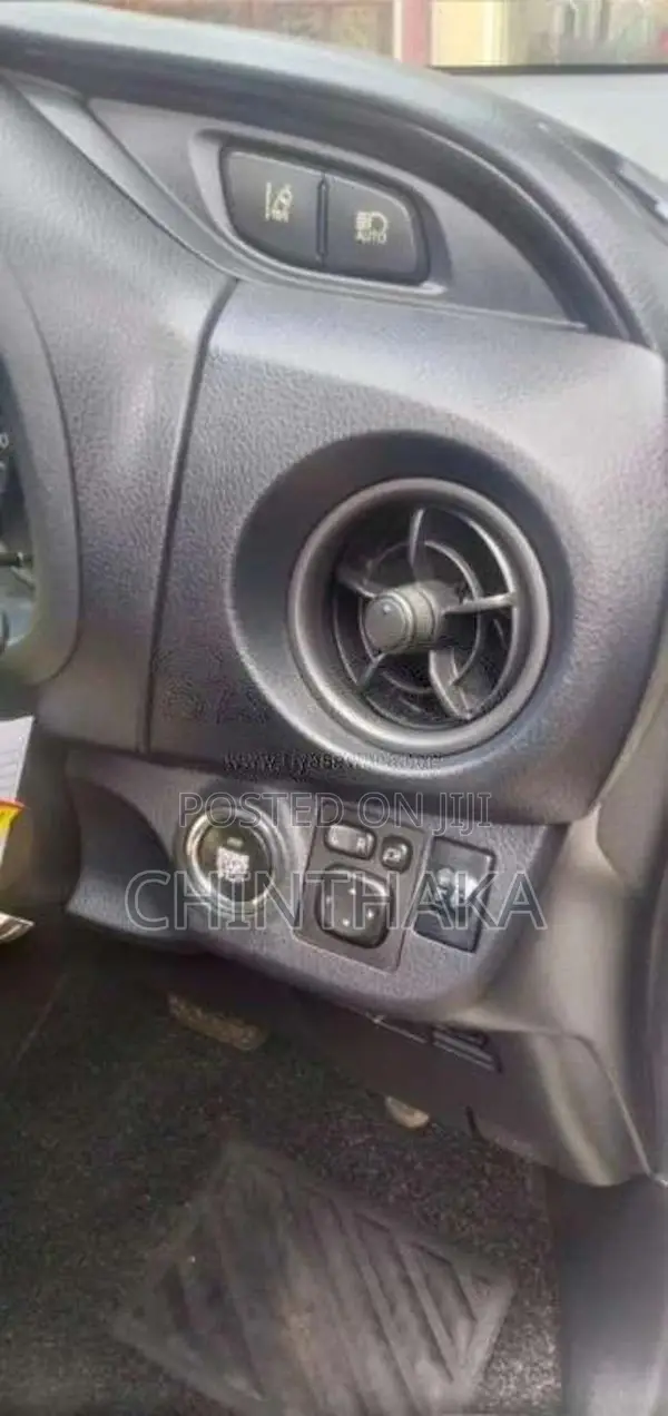 Toyota Vitz 2018 Car (Used)